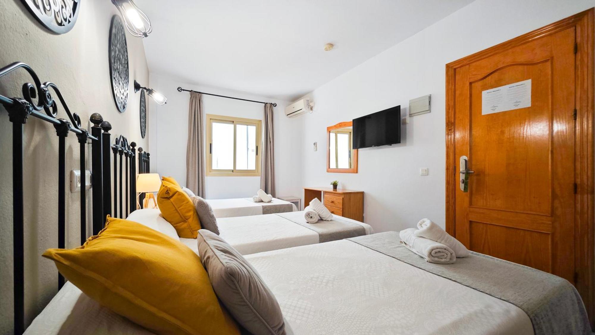 Hostal Dinamarca Sant Antoni de Portmany Dış mekan fotoğraf