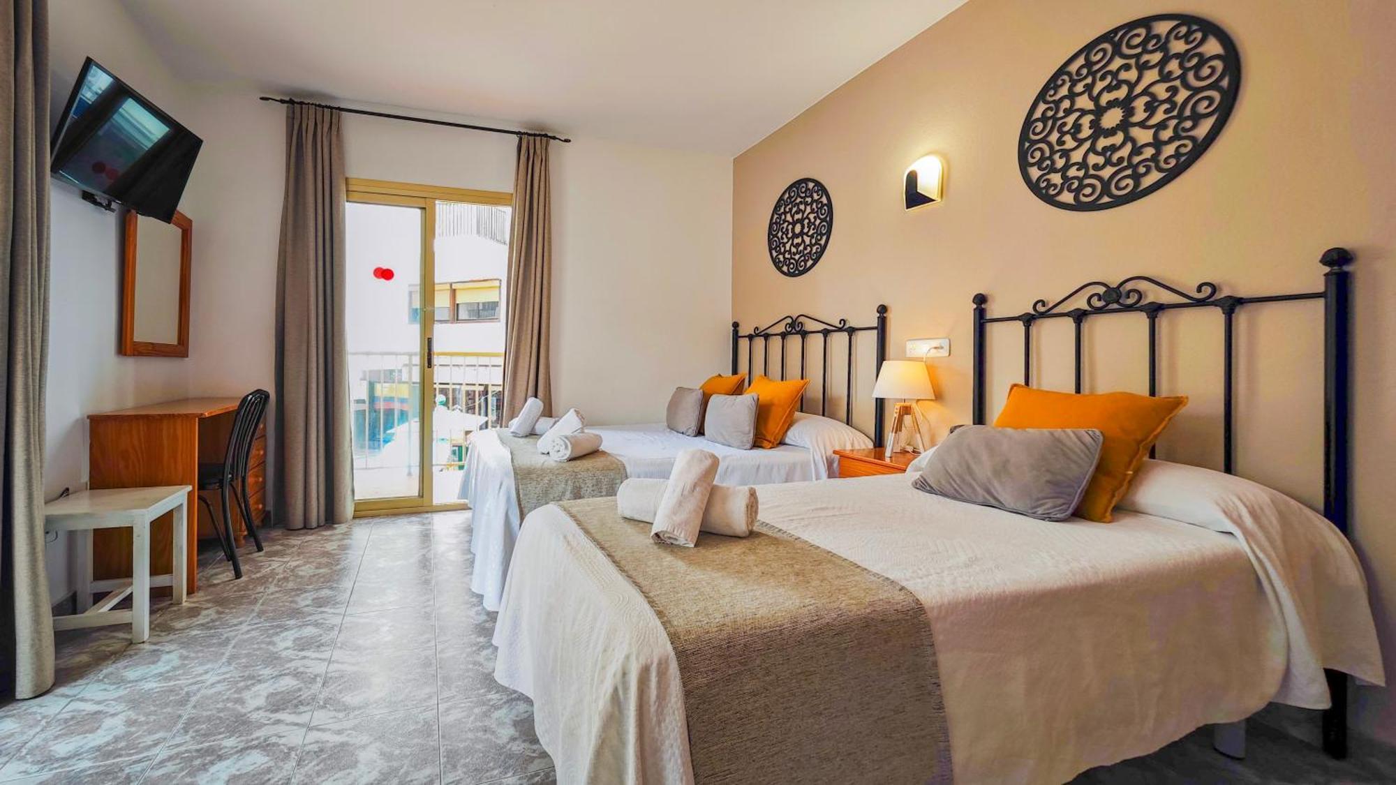 Hostal Dinamarca Sant Antoni de Portmany Dış mekan fotoğraf