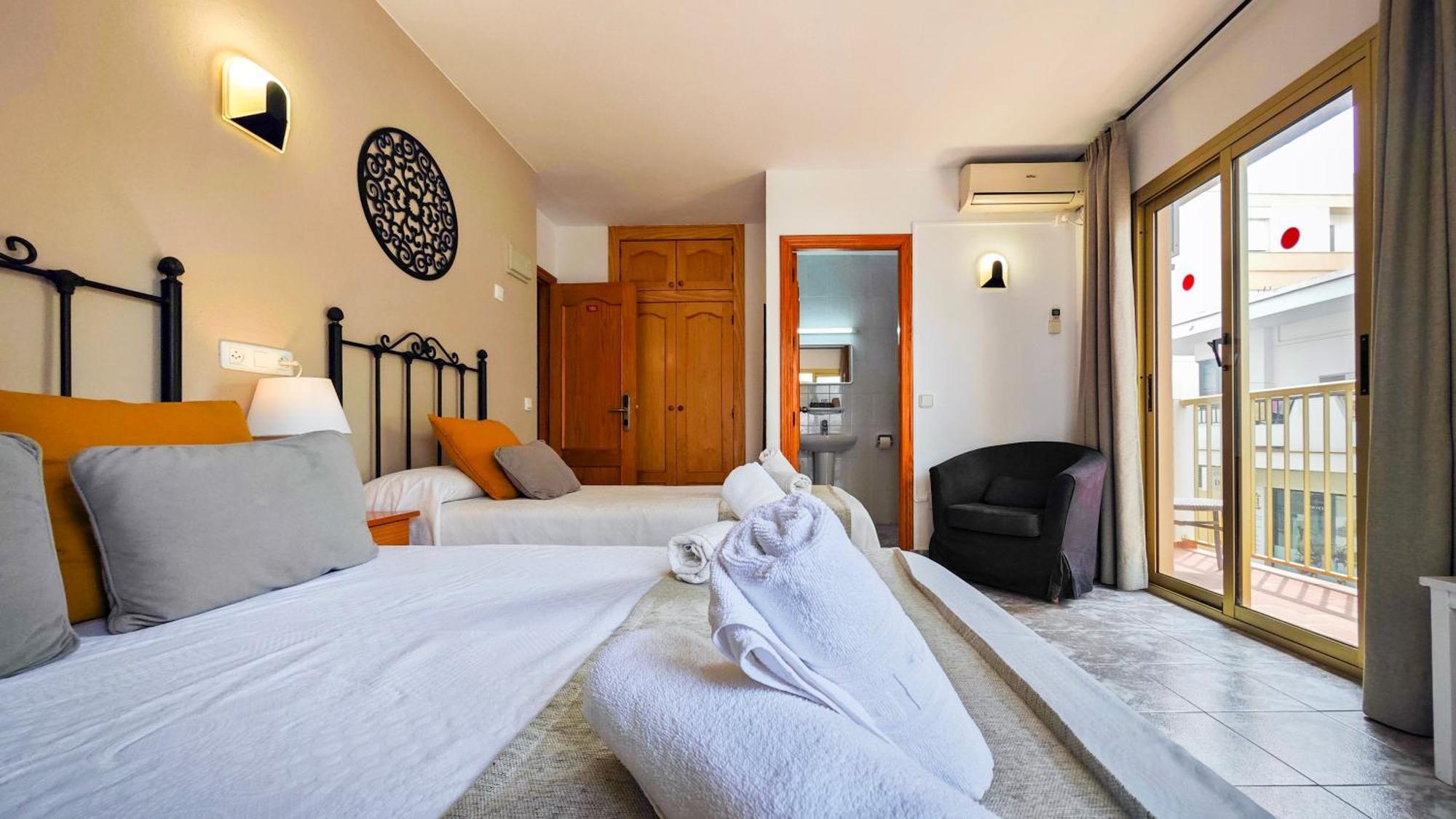 Hostal Dinamarca Sant Antoni de Portmany Dış mekan fotoğraf