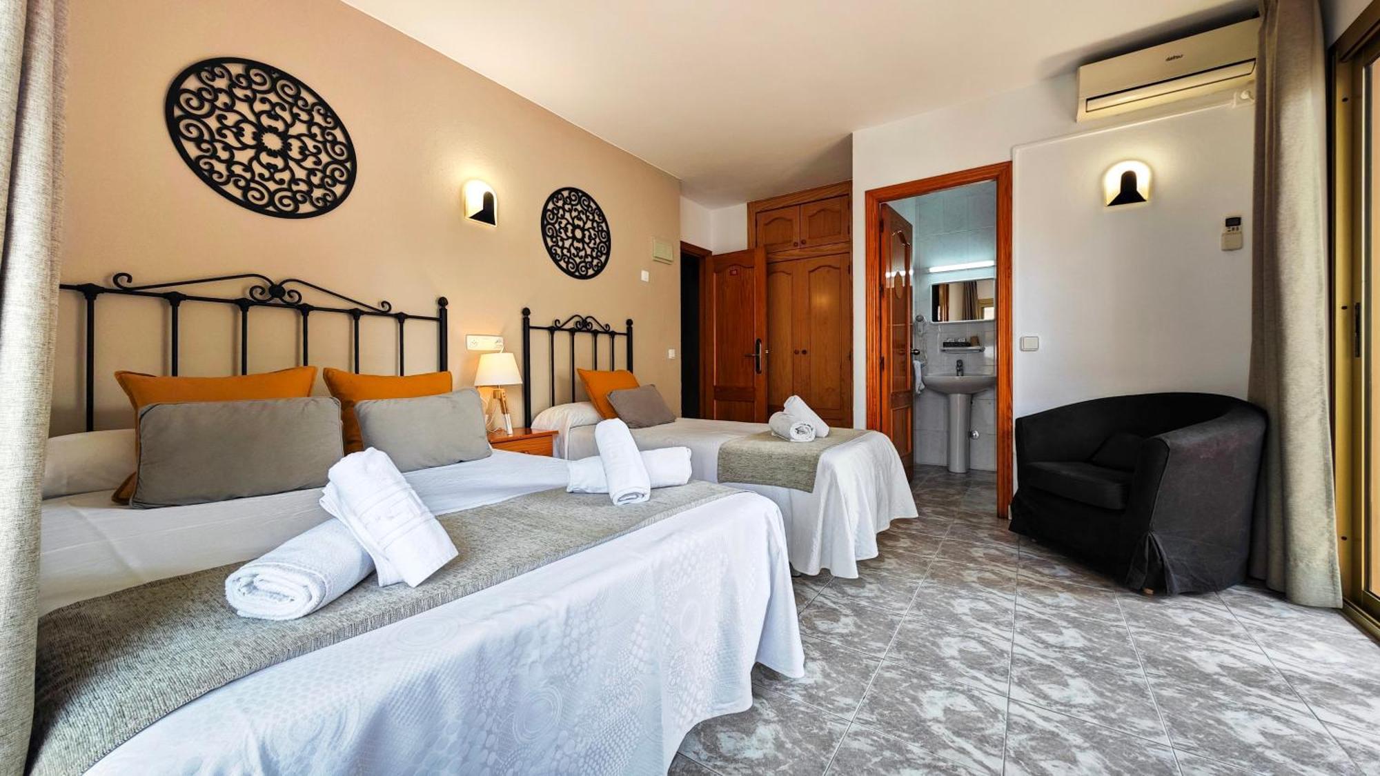 Hostal Dinamarca Sant Antoni de Portmany Dış mekan fotoğraf