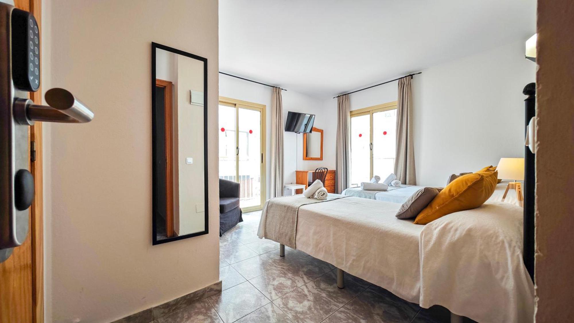 Hostal Dinamarca Sant Antoni de Portmany Dış mekan fotoğraf